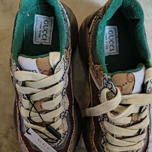 Gucci Womens Sneakers - Green and Tan